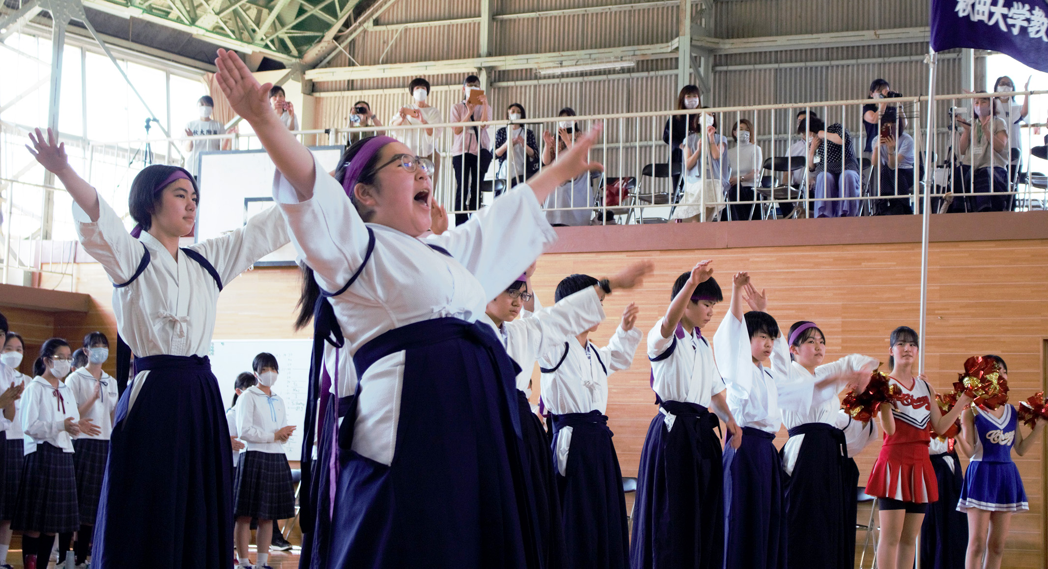 写真：応援団の生徒たち